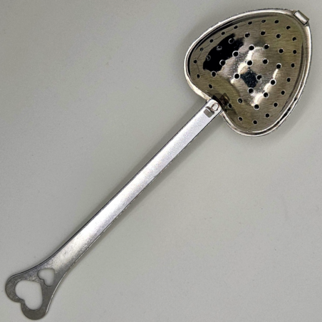 Tea infuser heart