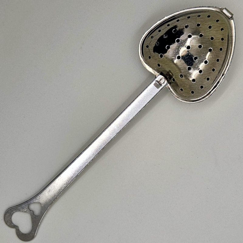 Tea infuser heart